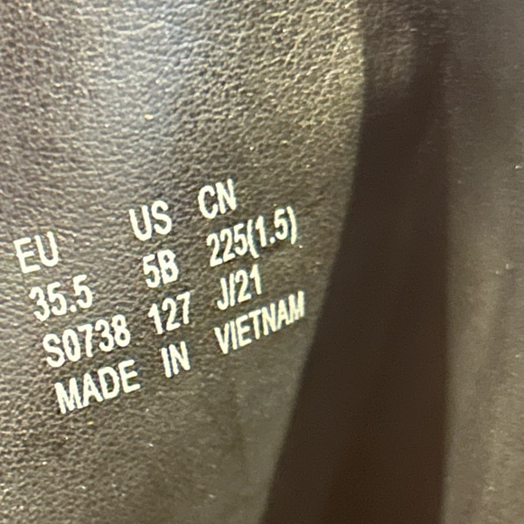 Size 35.5 Stuart Weitzman Boots - Picture 4 of 4